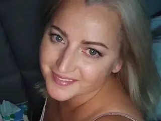 AlexaWhitworth shows video