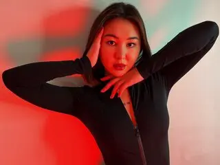 JasmineMerigold shows nude